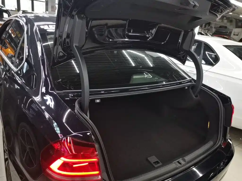 Volkswagen Passat 2016 330TSI DSG Executive Edition фото 19