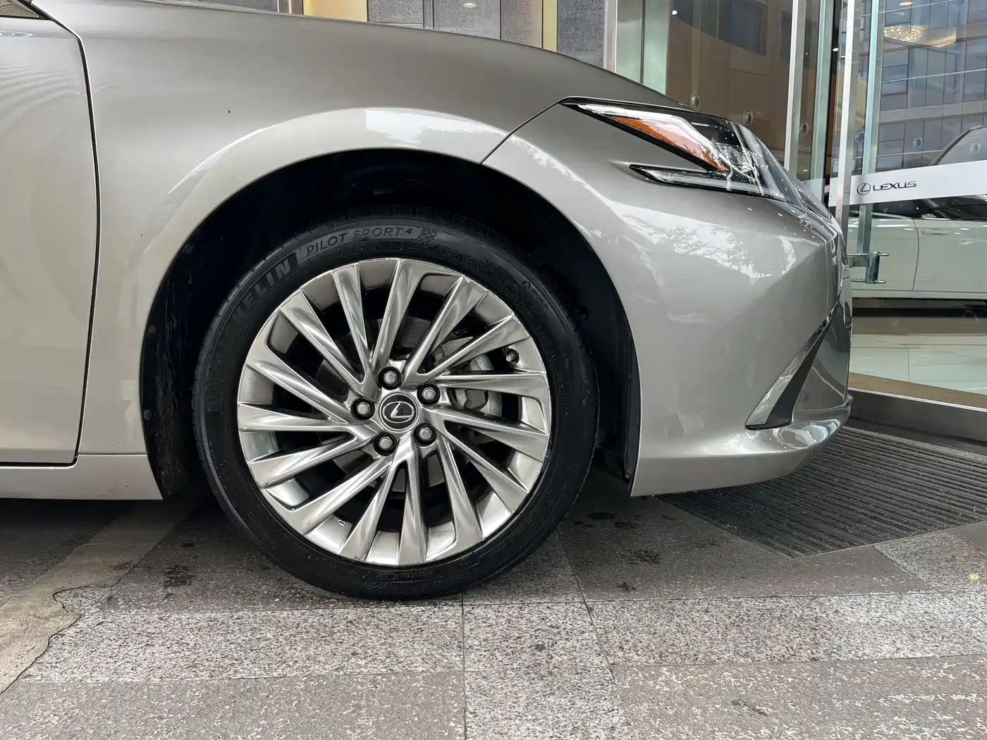 Lexus ES 2020 200 Excellence фото 7