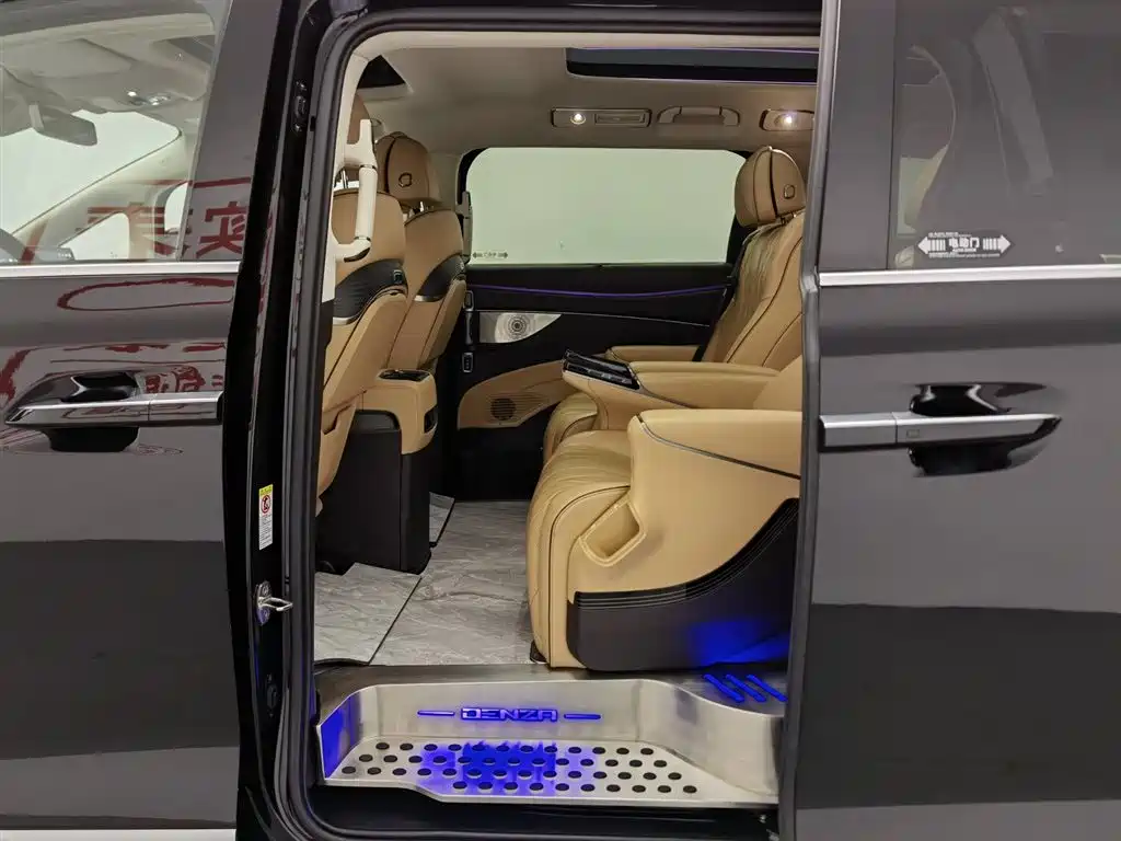 Denza D9 2024 DM-i 980 AWD Prestige фото 15