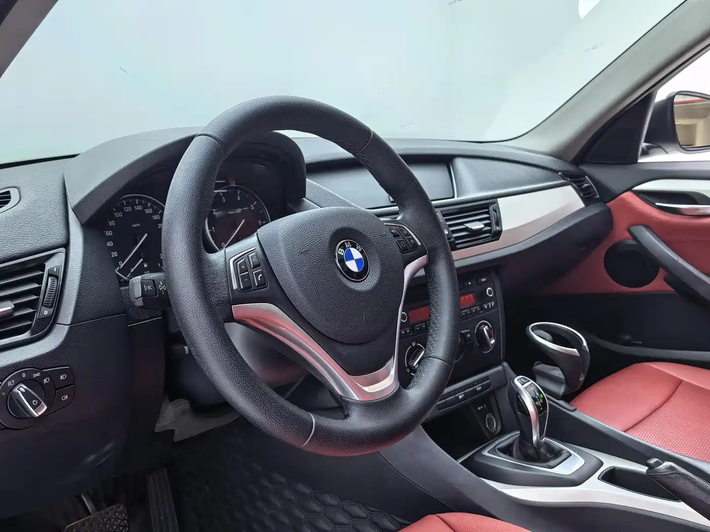 BMW X1 2014 sDrive18i Fashion Edition фото 12