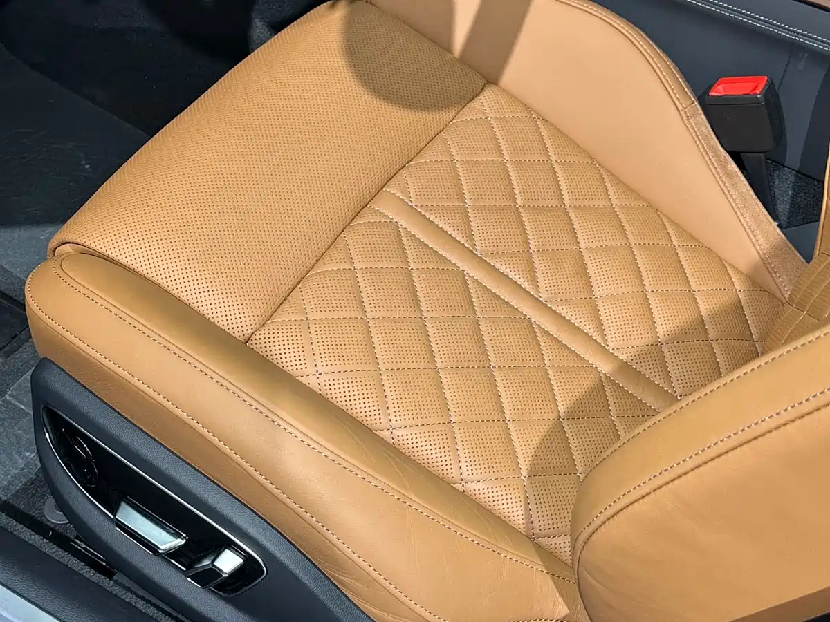 Фото 8 - Audi A8