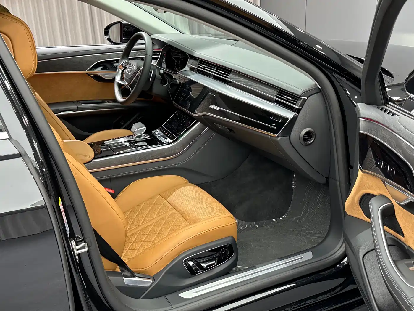 Фото 28 - Audi A8