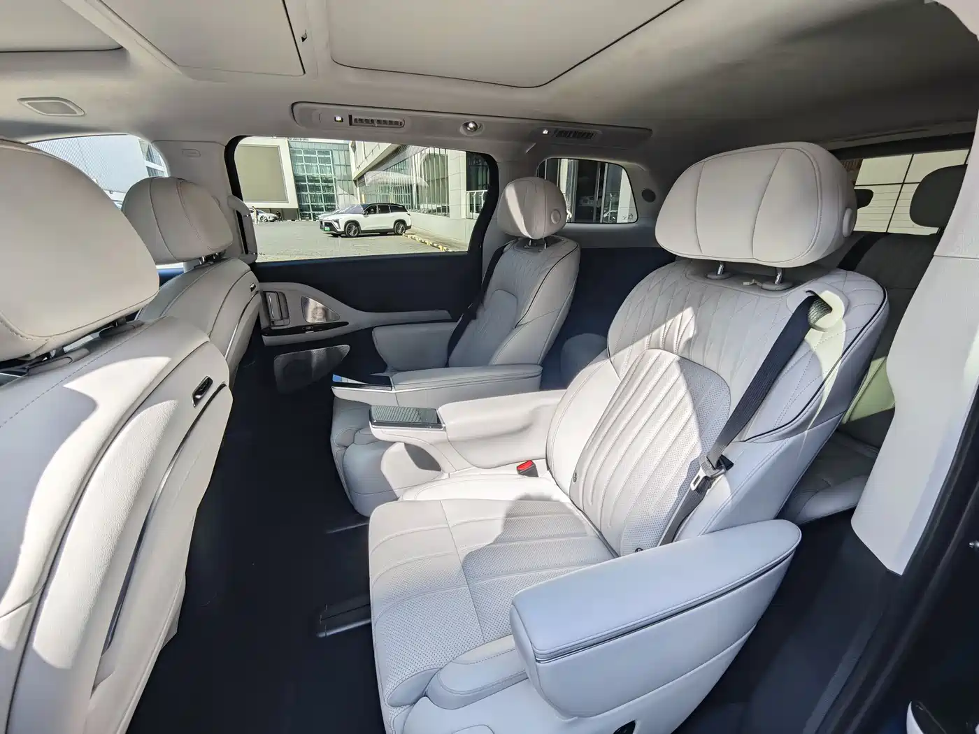 Voyah Auto Voyah Dreamer 2025 PHEV AWD Flagship Kunpeng Edition фото 14