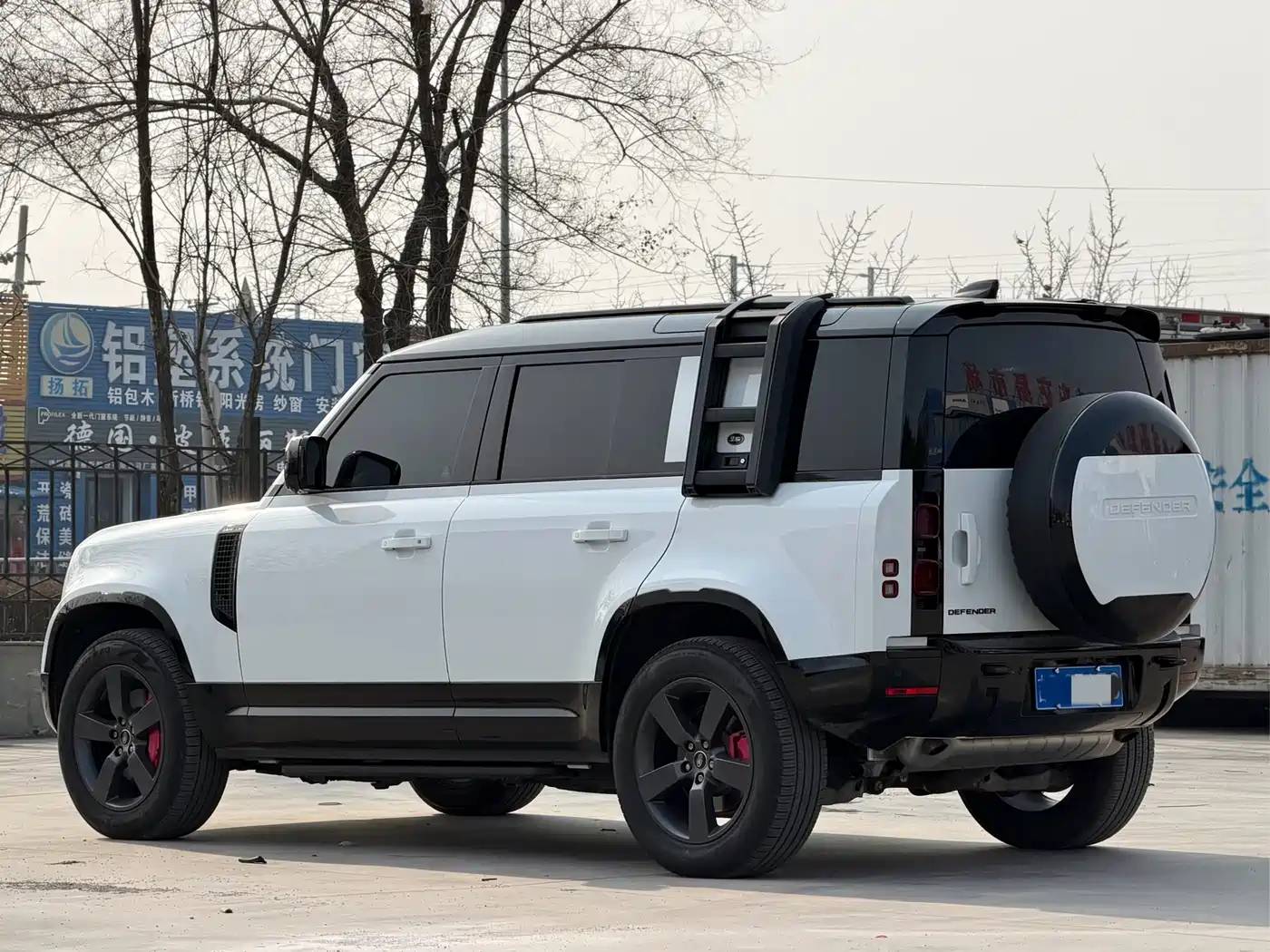 Land Rover Defender 2024 110 3.0T P400 X-DYNAMIC HSE фото 4