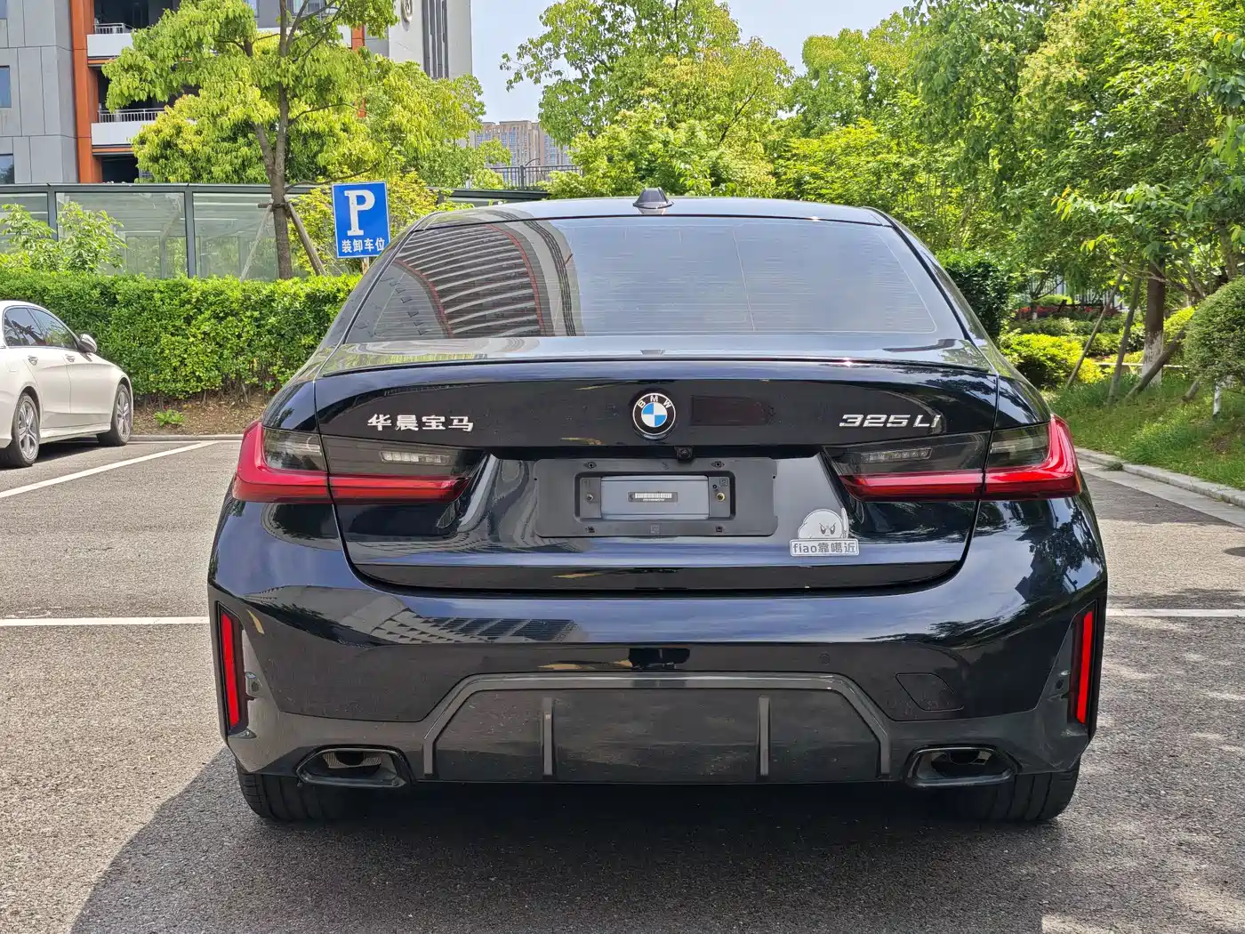 BMW 3 Series 2023 325Li M Sport Black Night Package фото 15