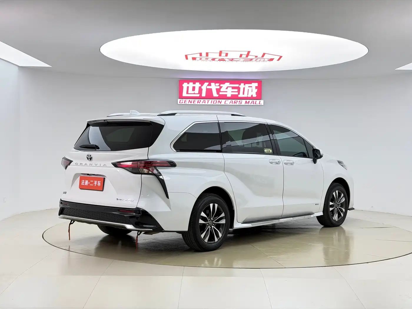 Toyota Granvia 2024 2.5L Hybrid Premium PLUS 4WD Edition фото 13