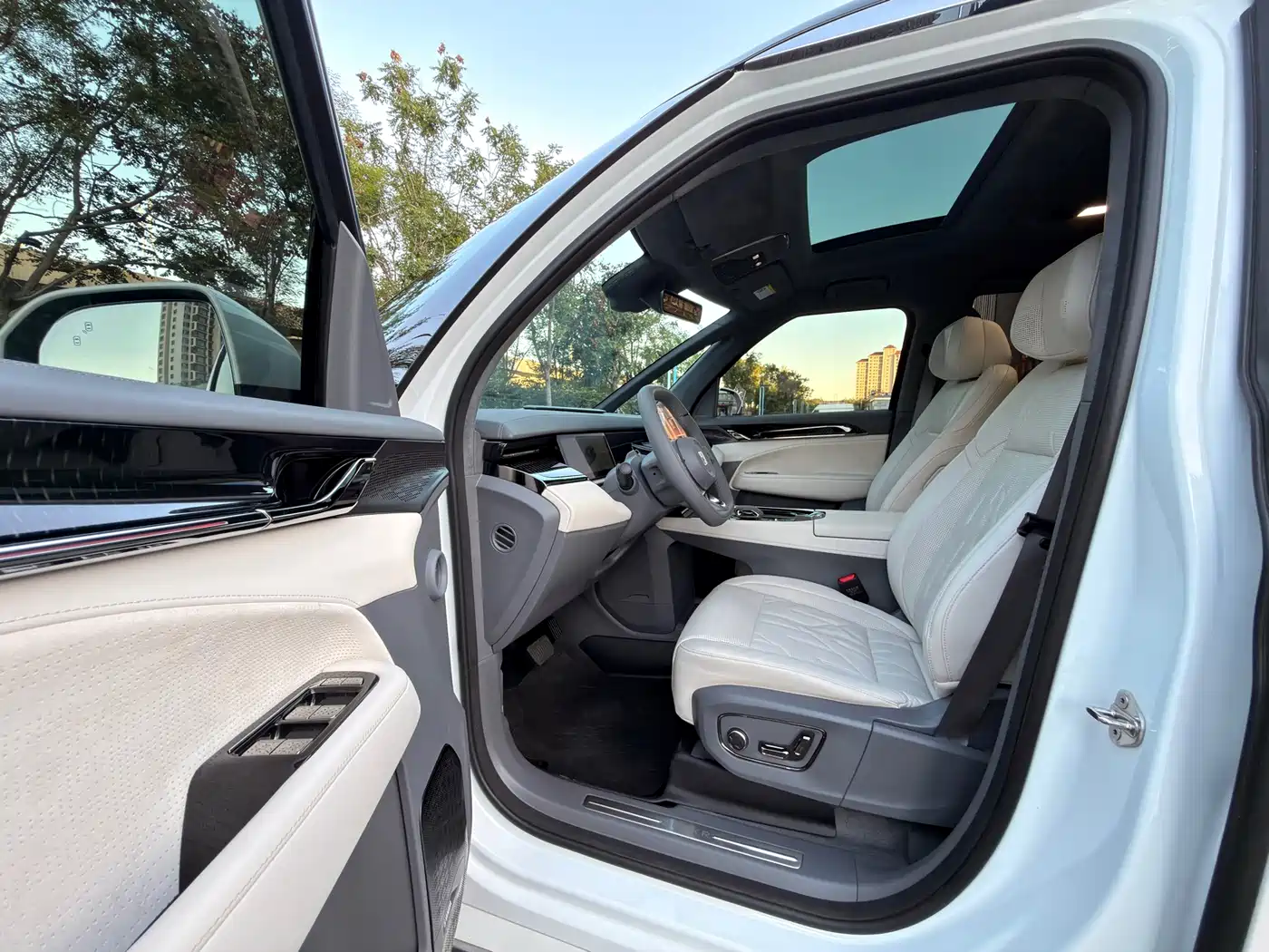 ZEEKR 009 2026 2024 6-seat Executive AWD 108kWh