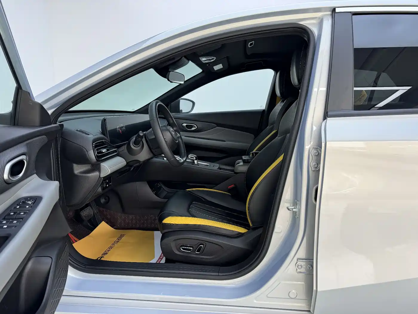 GAC Trumpchi Trumpchi Emkoo 2023 Shadow Leopard H High-Efficiency Hybrid фото 5