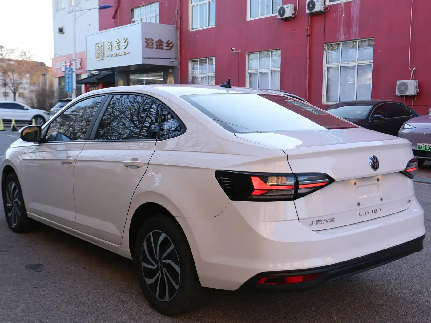 Volkswagen Lavida 2023 Xinrui 1.5L Auto Xinyi Edition фото 6