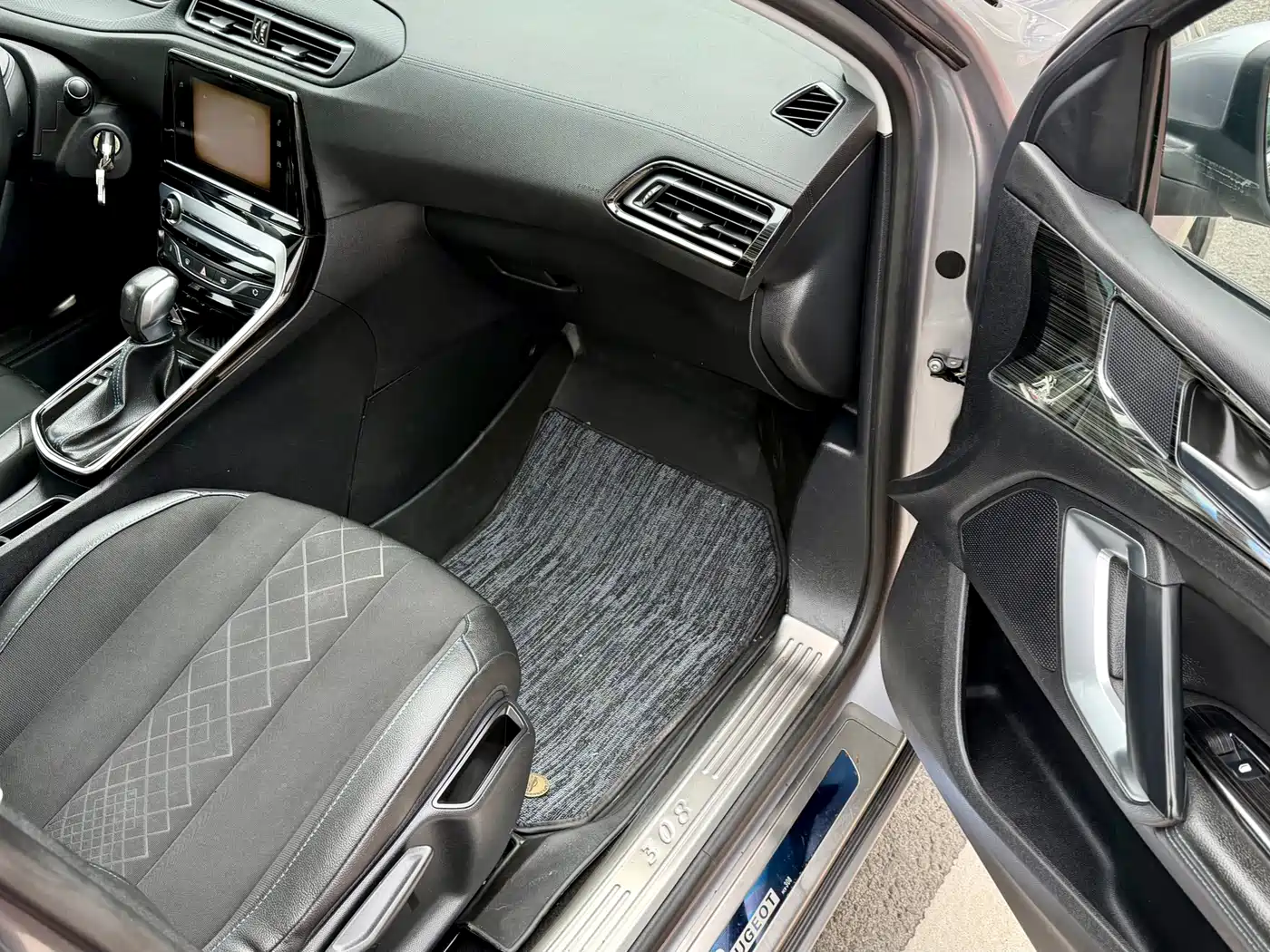 Peugeot 308 2016 230THP Automatic Luxury фото 7