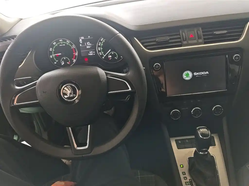 Škoda Octavia 2018 TSI230 DSG Comfort Edition фото 10