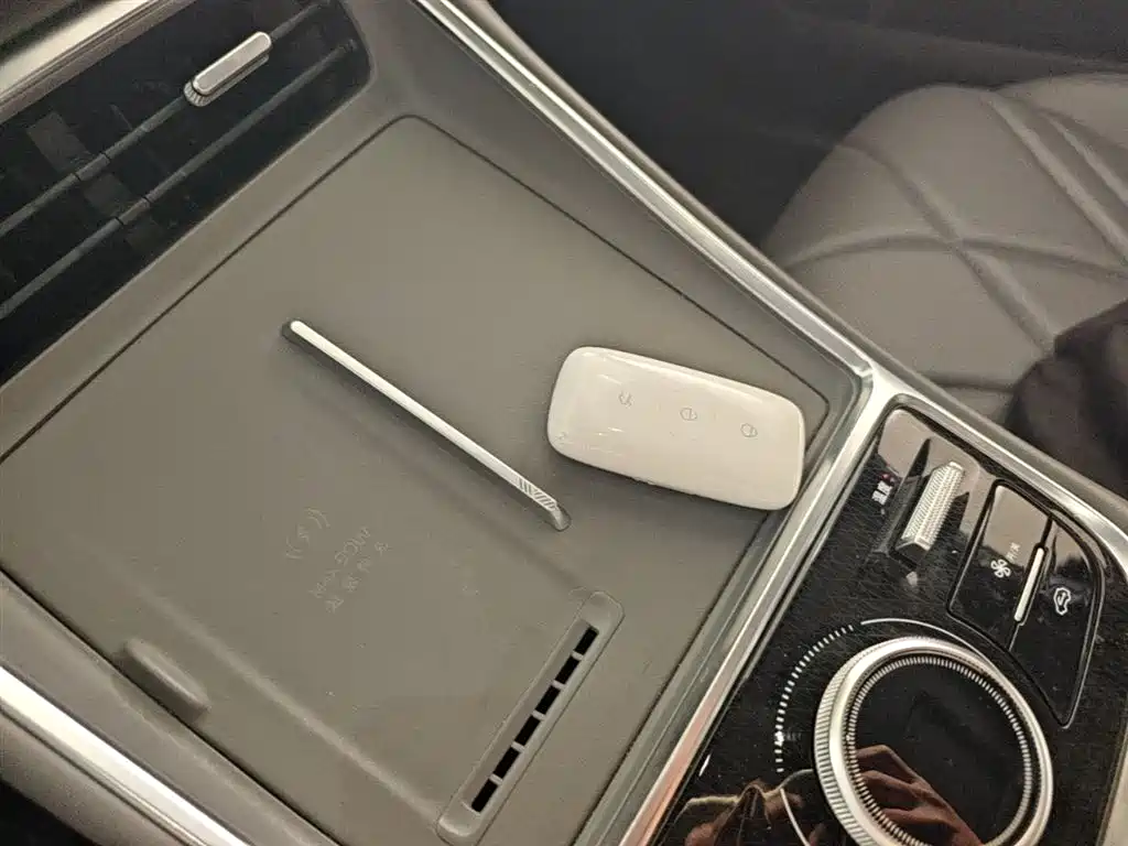 Geely Galaxy Galaxy L6 2025 EM-i 140km Starship Edition фото 9