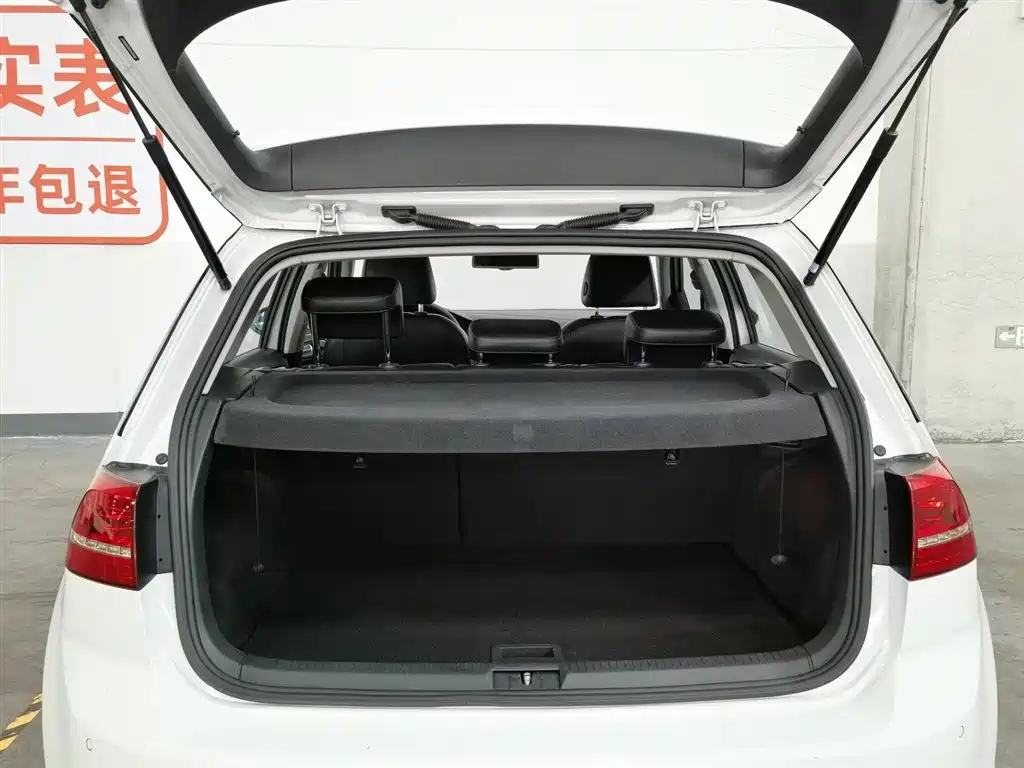 Volkswagen Golf 2016 230TSI Automatic Luxury фото 16