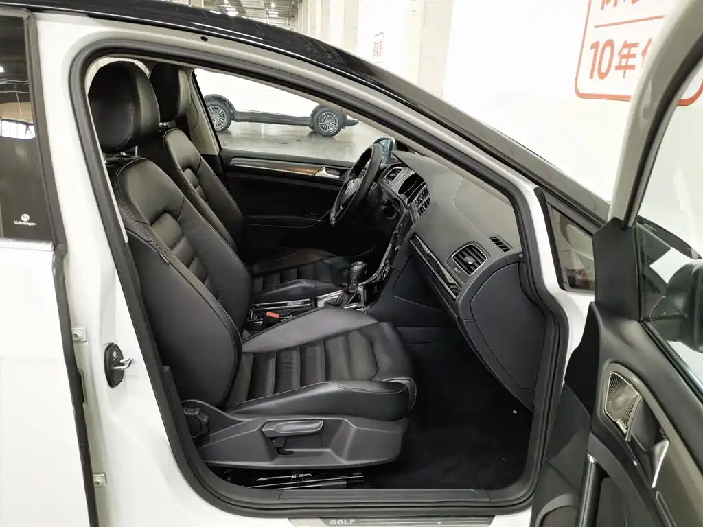 Volkswagen Golf 2016 230TSI Automatic Luxury фото 23