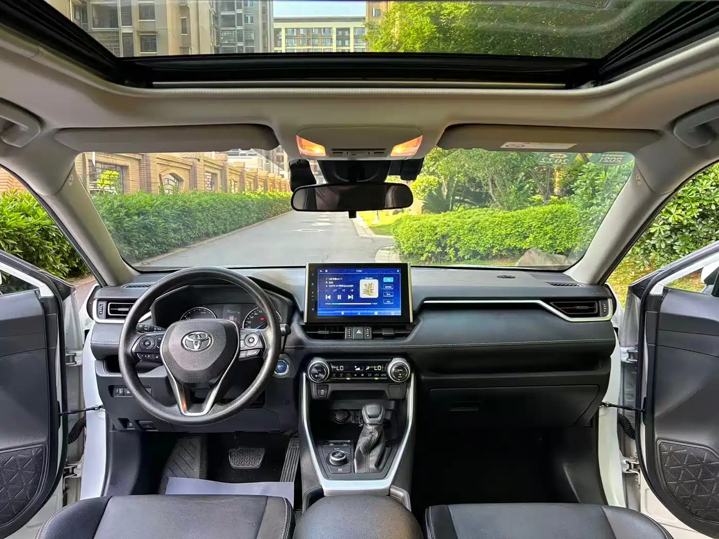 Toyota Wildlander 2020 Hybrid 2.5L E-CVT AWD Luxury Edition фото 8