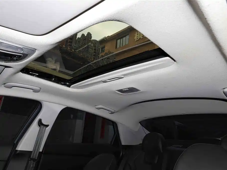 Hyundai Elantra 2021 1.5L CVT LUX Premium Edition фото 19
