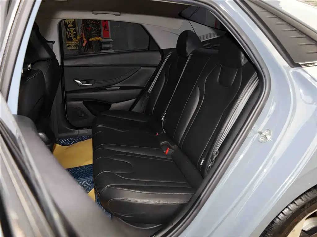 Hyundai Elantra 2021 1.5L CVT LUX Premium Edition фото 26