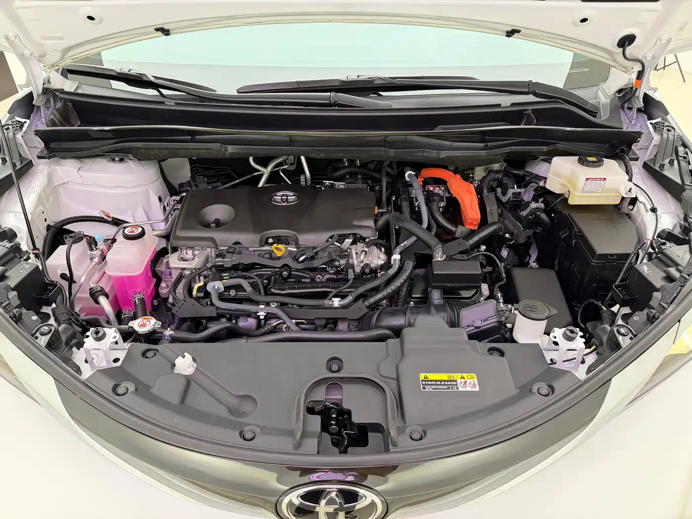 Toyota Granvia 2024 2.5L Hybrid Premium PLUS 4WD Edition фото 9