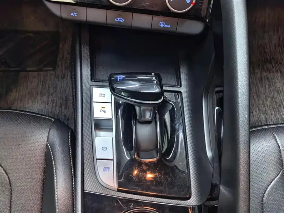 Hyundai Elantra 2023 1.5L CVT GLX Elite Edition фото 16