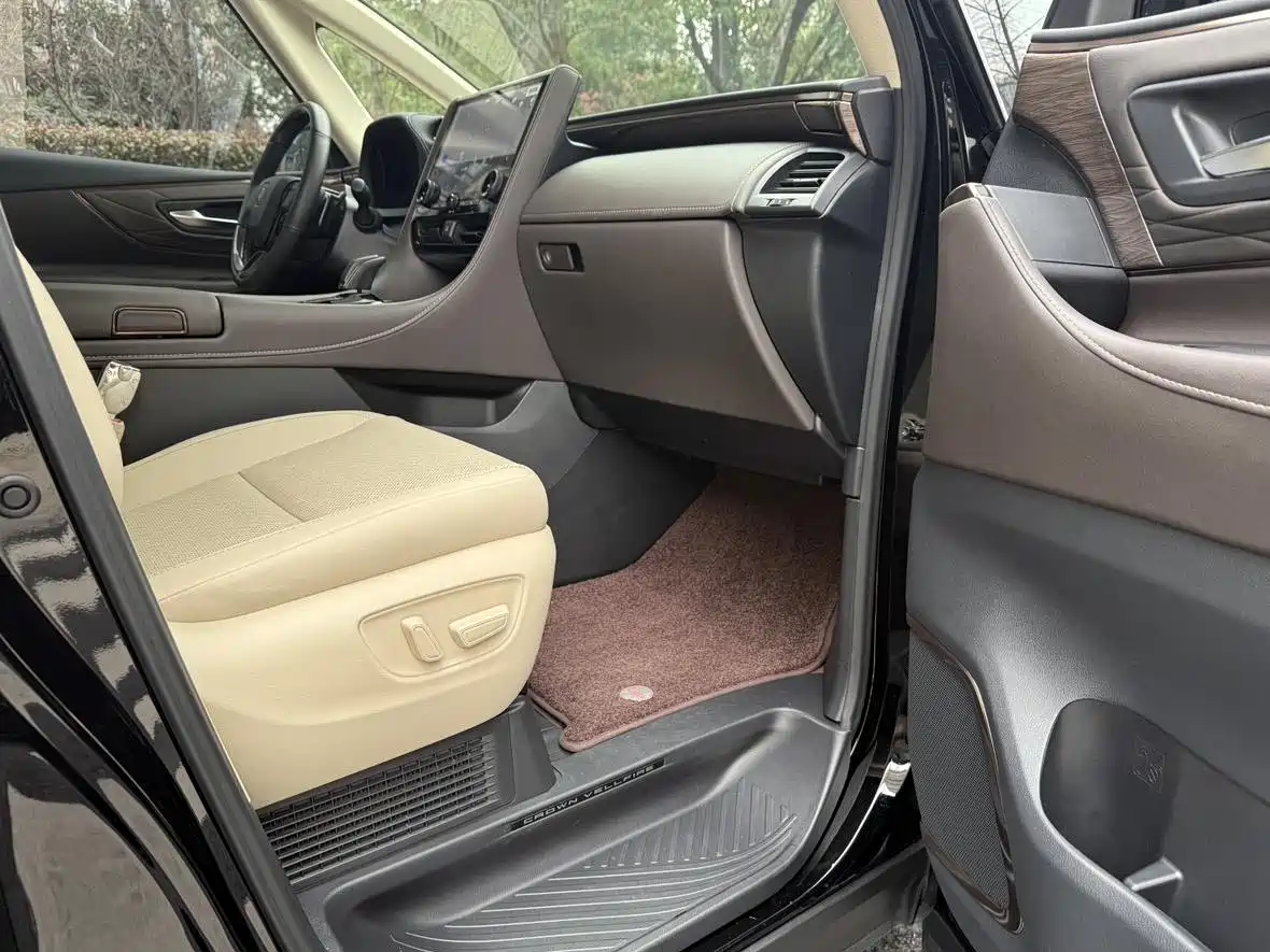 Toyota Vellfire 2024 Crown Hybrid 2.5L Executive Premium Edition фото 6