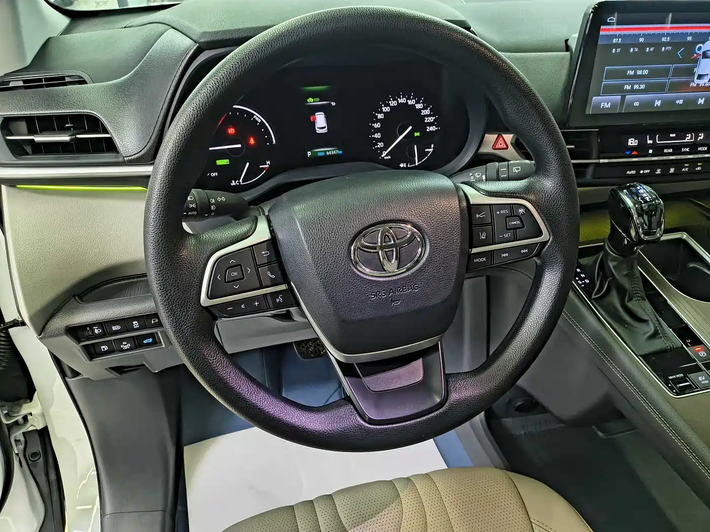 Toyota Granvia 2023 2.5L Hybrid Comfort Edition фото 10