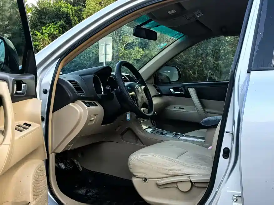 Toyota Highlander 2009 2.7L 2WD 5-seater Sport Edition фото 6