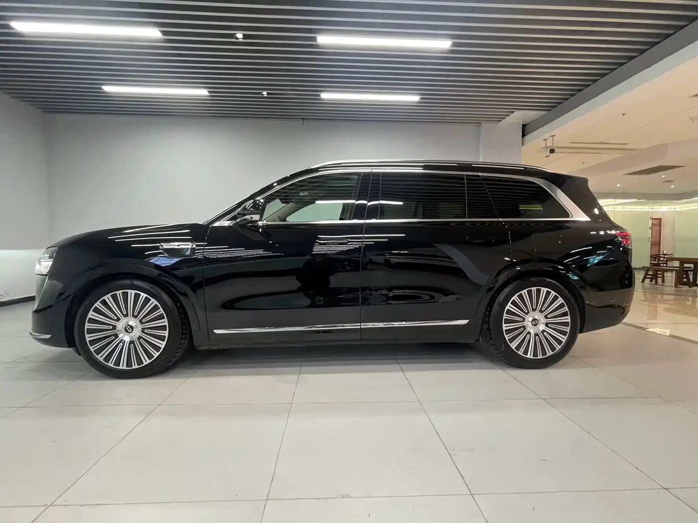 AITO Wenjie AITO M9 2025 Extended Range Ultra 52kWh 5-Seater фото 3