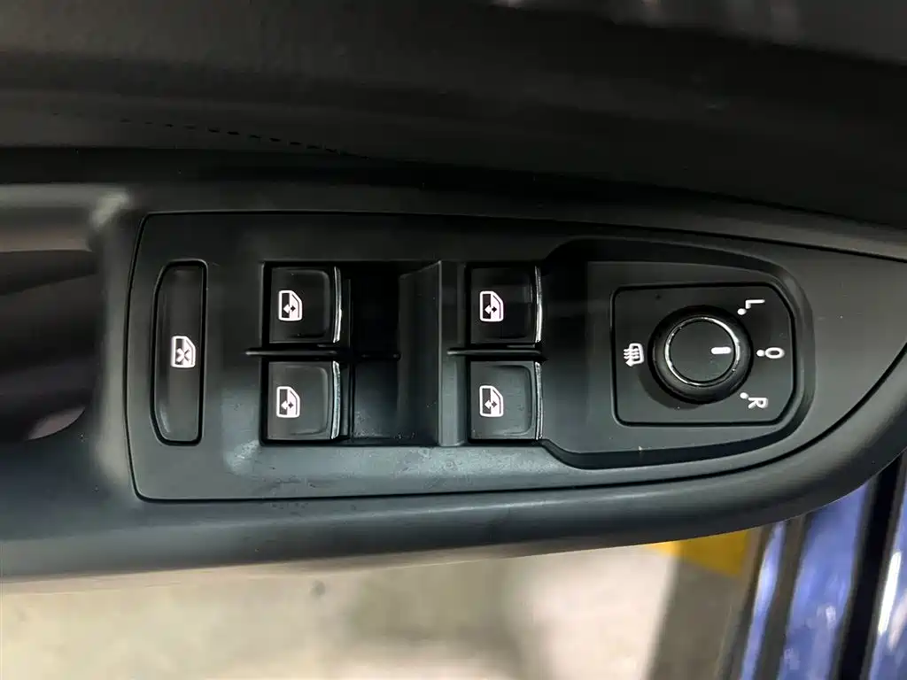 Volkswagen Passat 2024 280TSI Business Edition фото 9