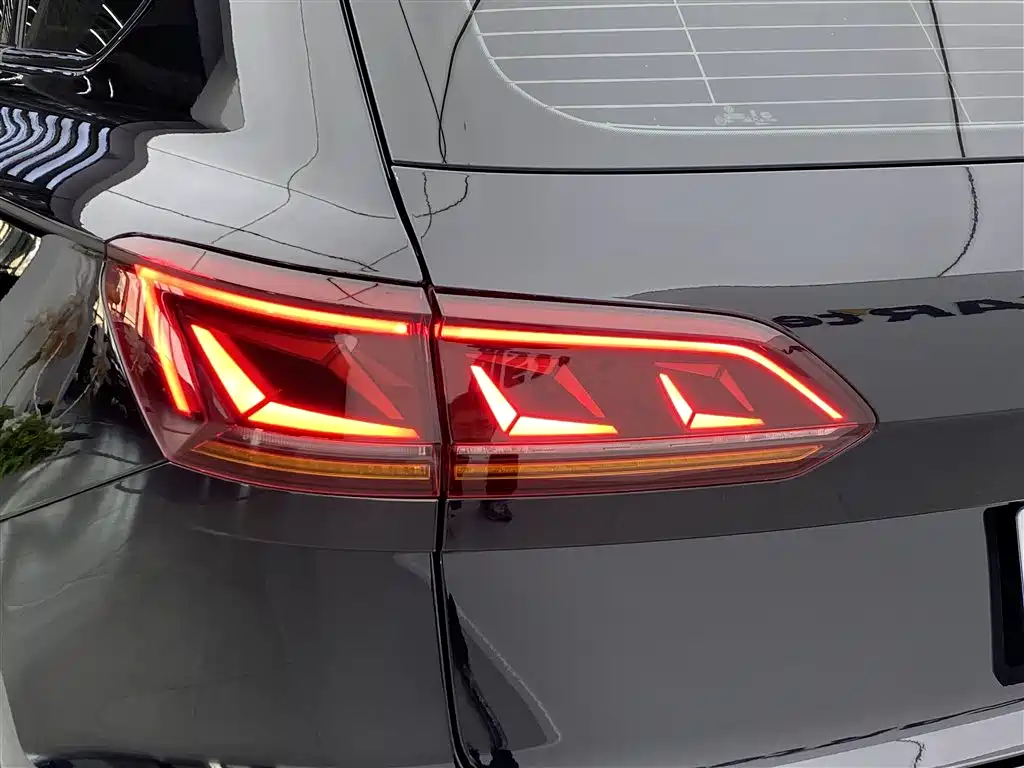 Volkswagen Touareg 2022 3.0TSI Rui Xiang Edition Gloss Black Sport Package фото 34