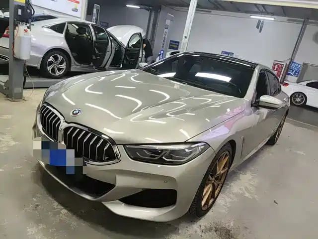 BMW 8 SERIES