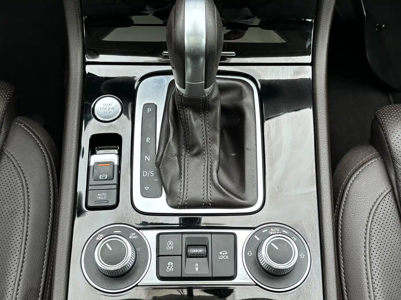 Volkswagen Touareg 2017 3.0TSI Explorer Edition фото 18