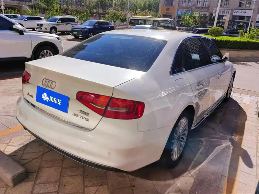 Audi A4L 2016 35 TFSI Collector's Edition S line Comfort фото 3