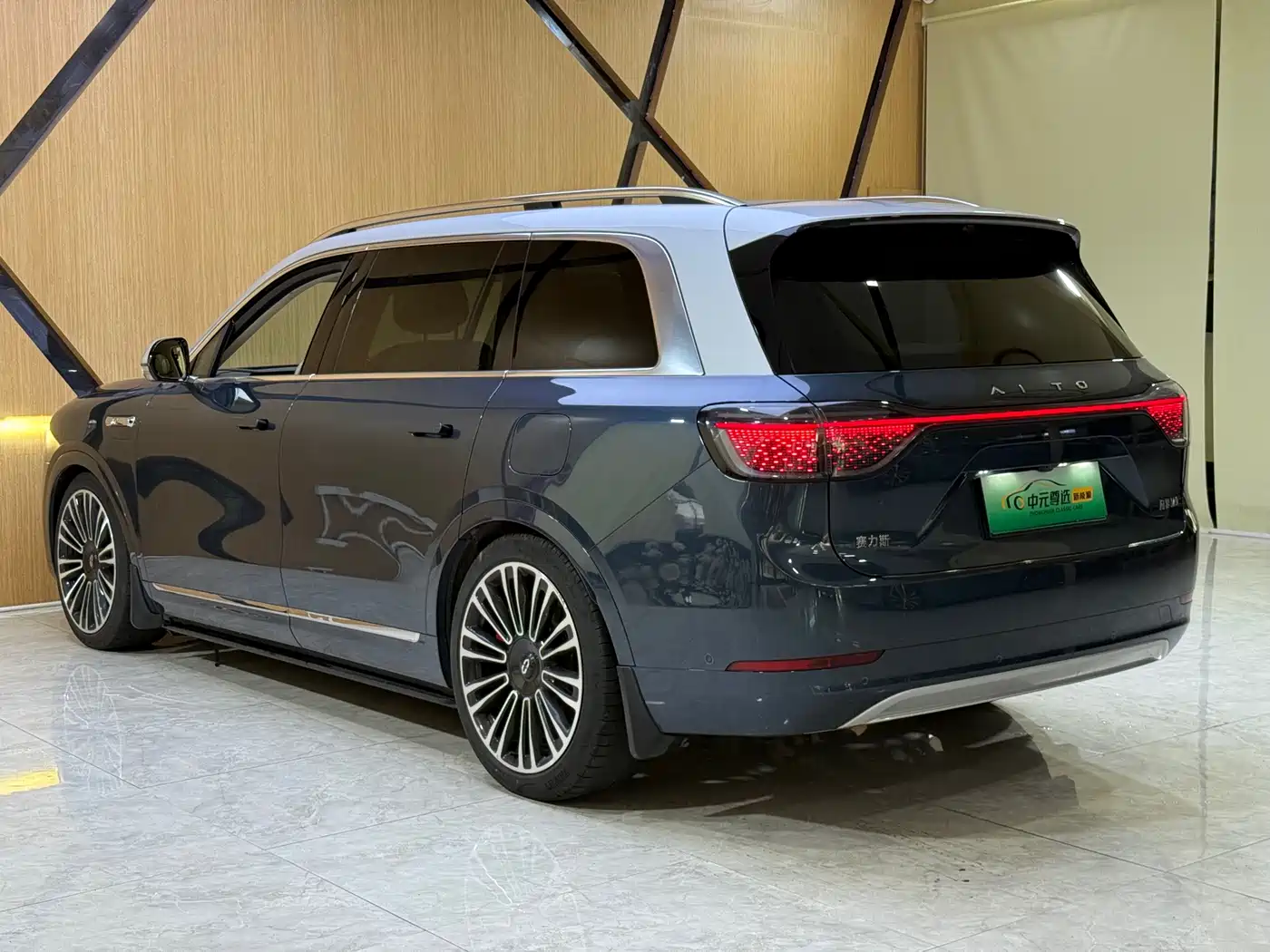 AITO Wenjie AITO M9 2024 Range Extender Ultra 52kWh 6-seater фото 20