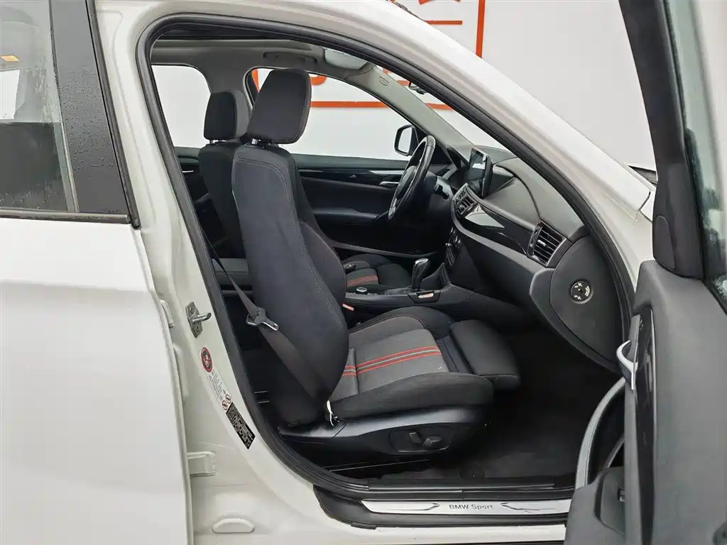 BMW X1 2013 sDrive18i Sport Design Package фото 23