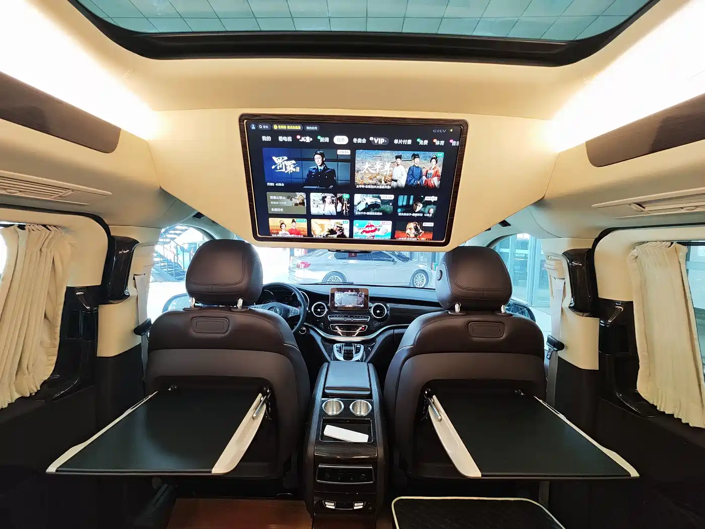 Mercedes-Benz V-Class 2017 Model V 260 L Premium Extended Edition фото 19