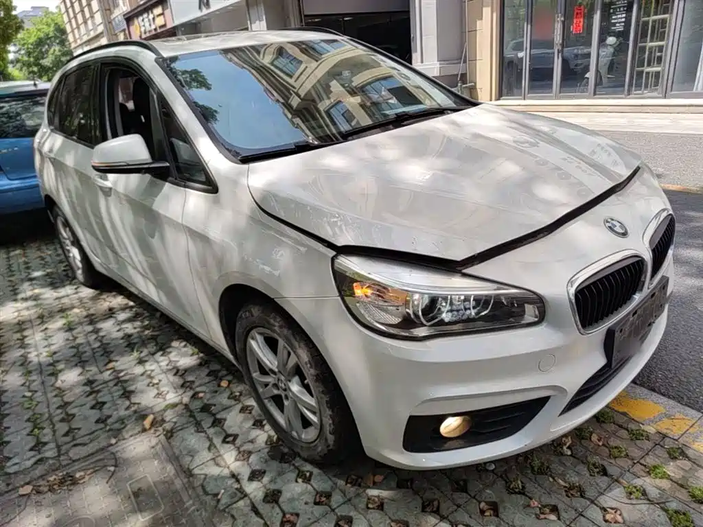 BMW 2 Series Touring 2016 218i Leading фото 4
