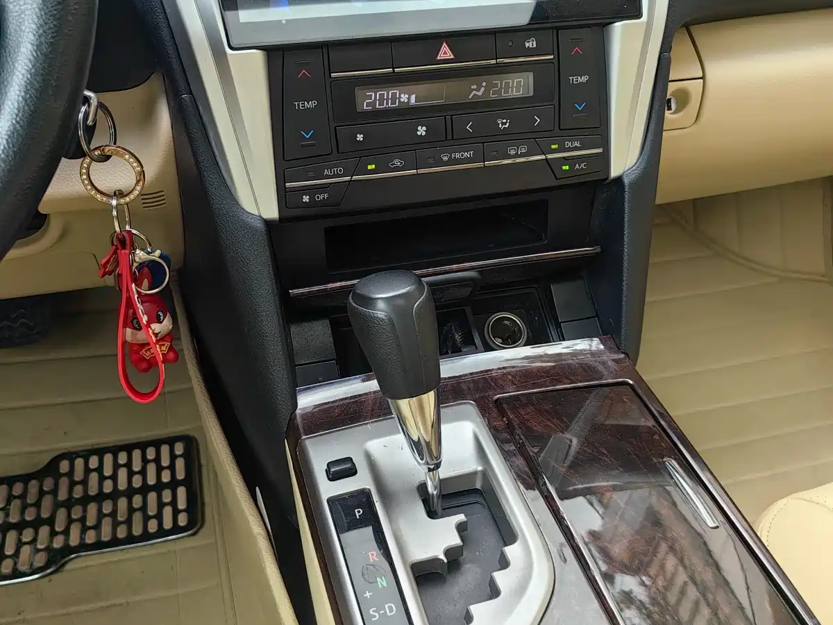 Toyota Camry 2015 2.0E Elite Edition фото 7