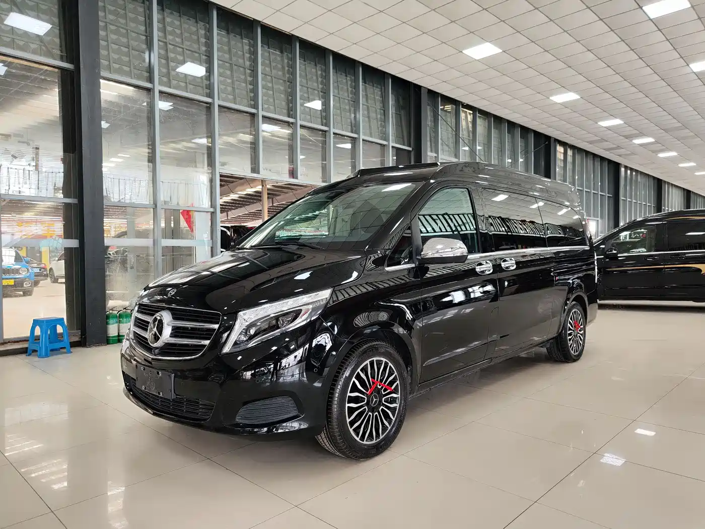 Mercedes-Benz V-Class 2017 Model V 260 L Premium Extended Edition