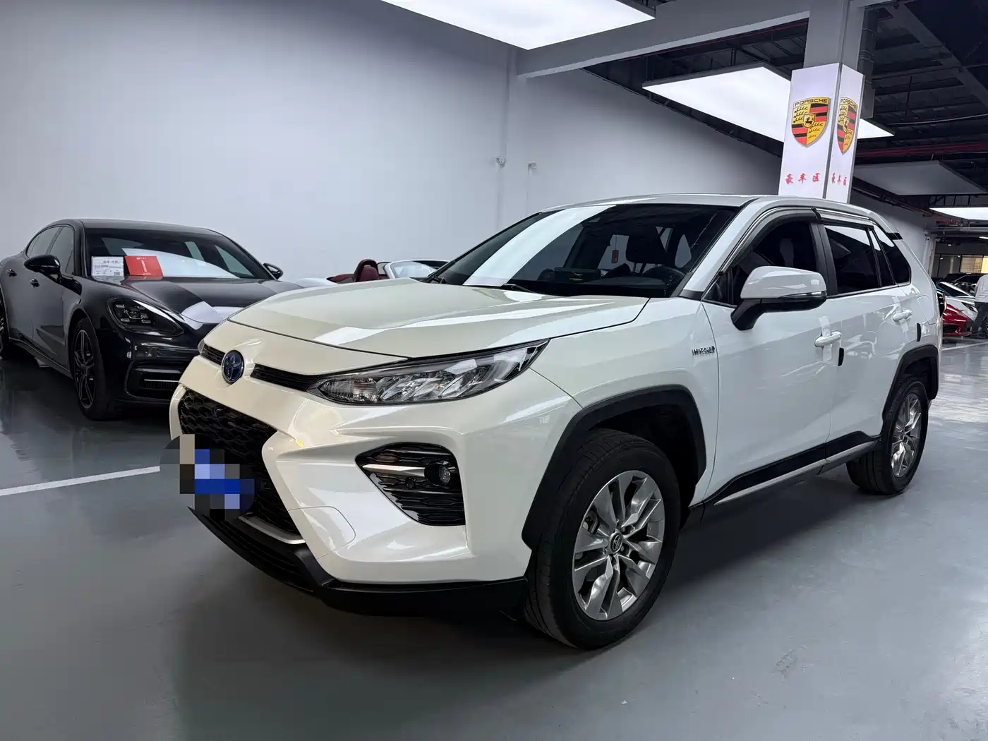 Toyota Wildlander 2022 Hybrid 2.5L E-CVT FWD Luxury PLUS Edition