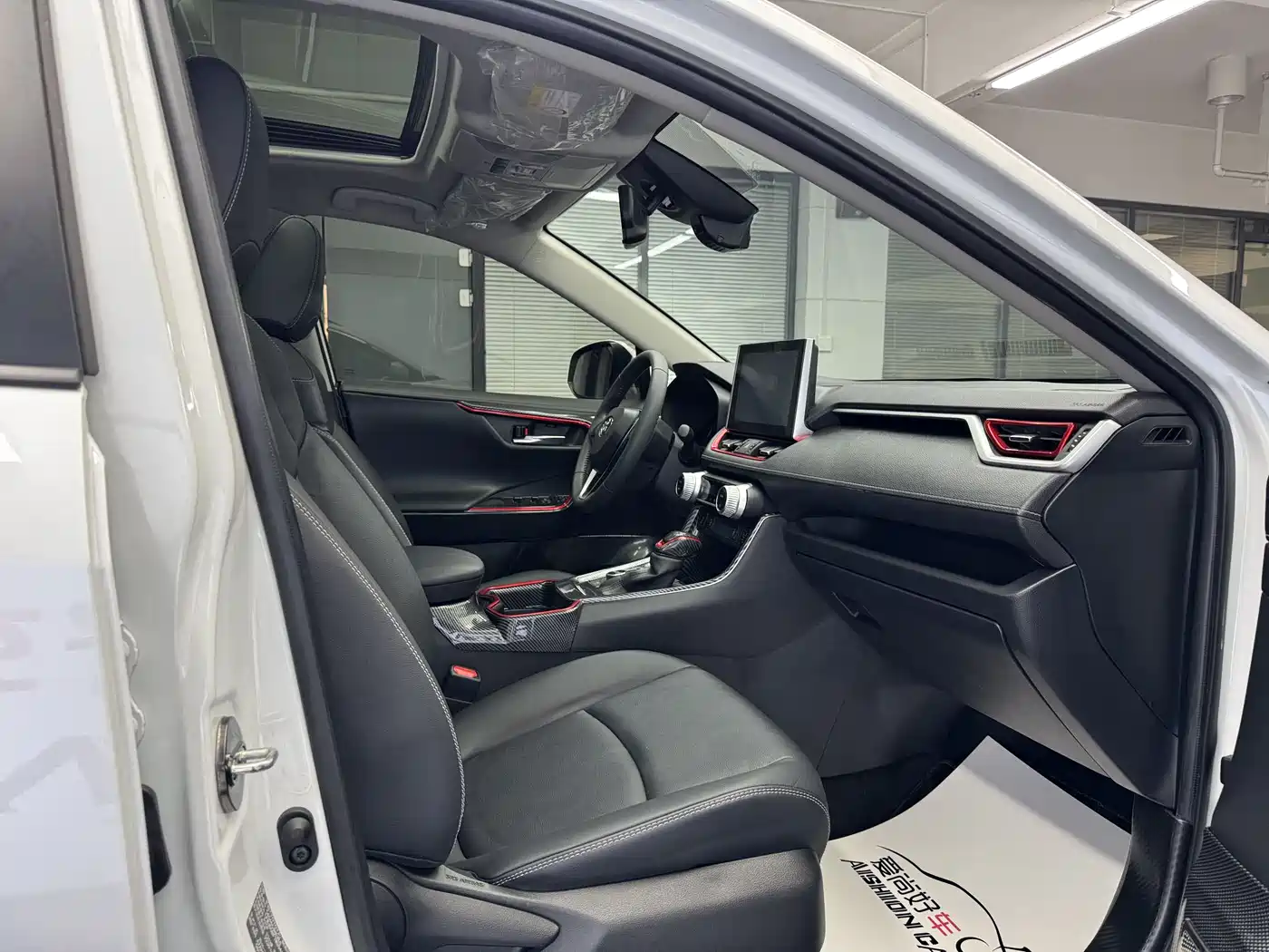 Toyota RAV4 Rongfang 2021 Hybrid 2.5L E-CVT AWD Elite PLUS Edition фото 12