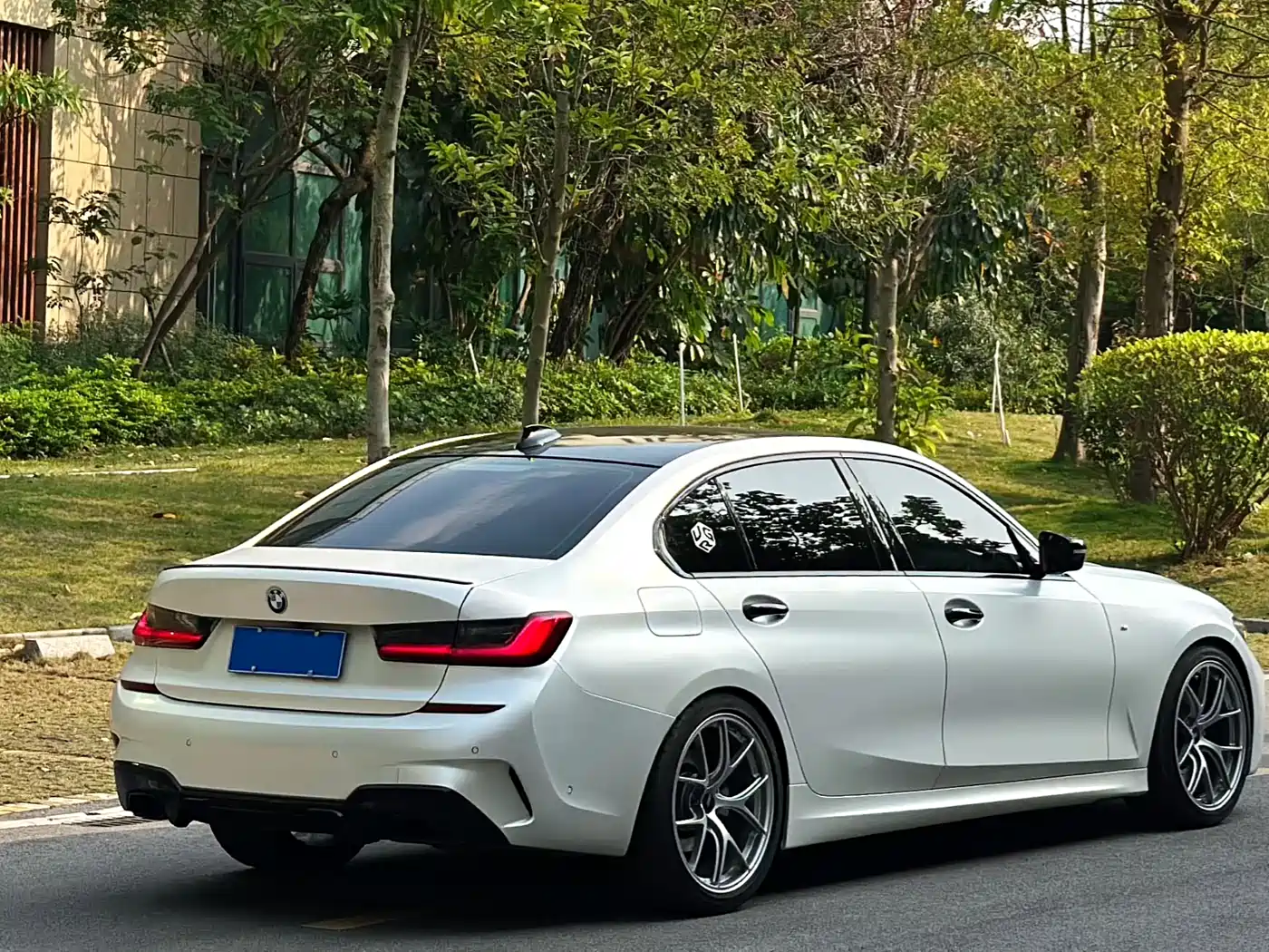 BMW 3 Series 2020 325Li M Sport Black Night Package фото 6