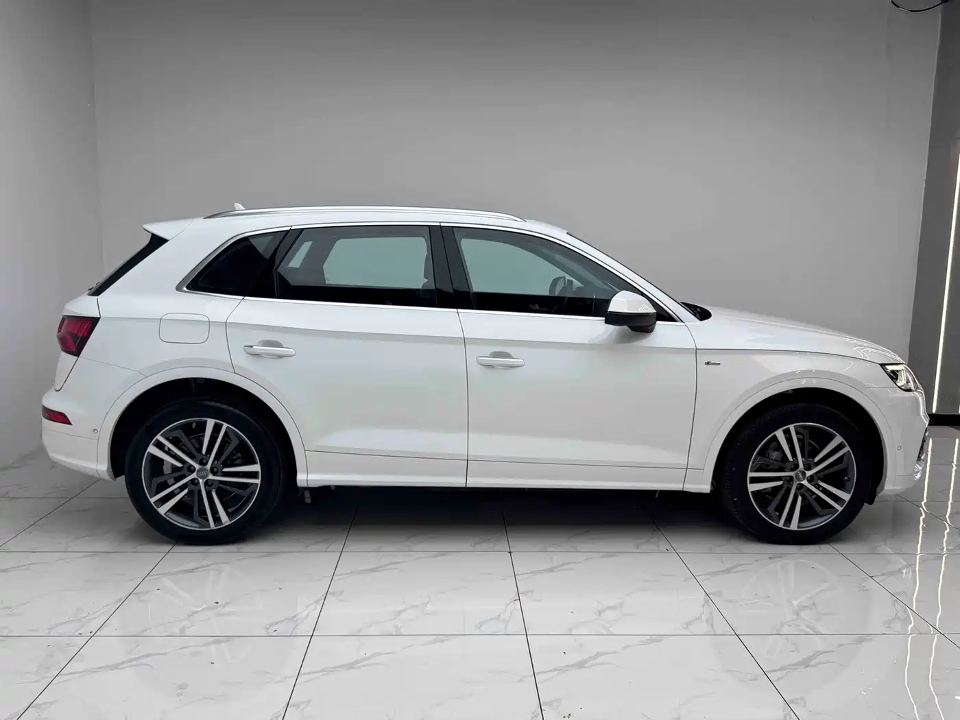 Audi Q5L 2018 2018 45 TFSI Exclusive Elegance (China V)