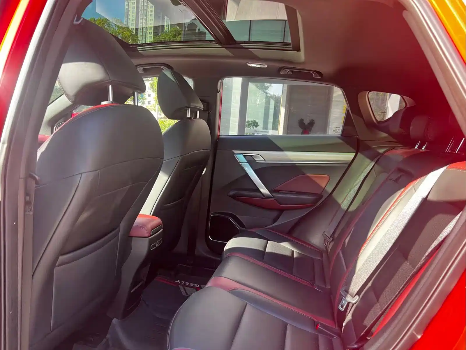 Фото 9 - Geely Coolray