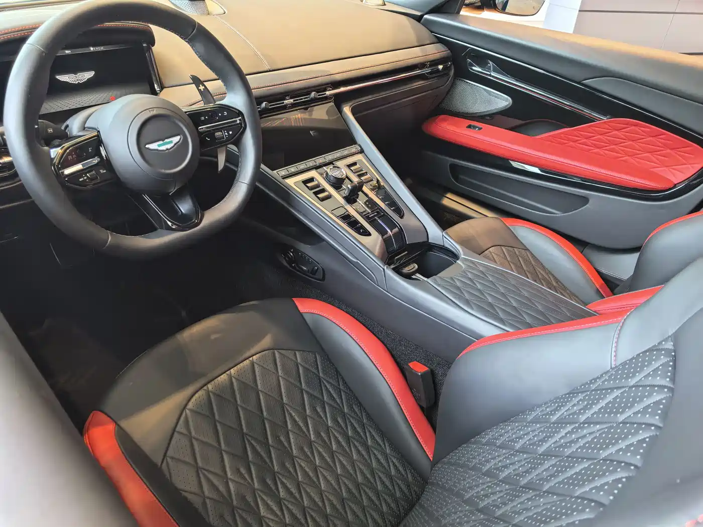 Aston Martin DB12 2025 4.0T V8 Coupe фото 6