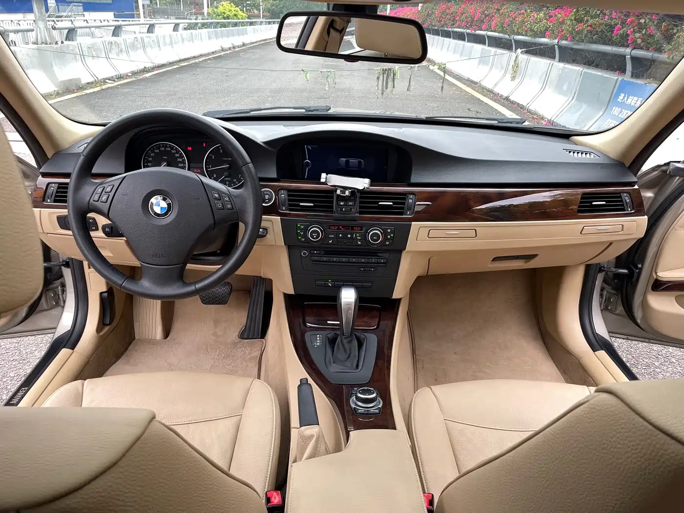 BMW 3 Series (Import) 2010 320i Luxury фото 6