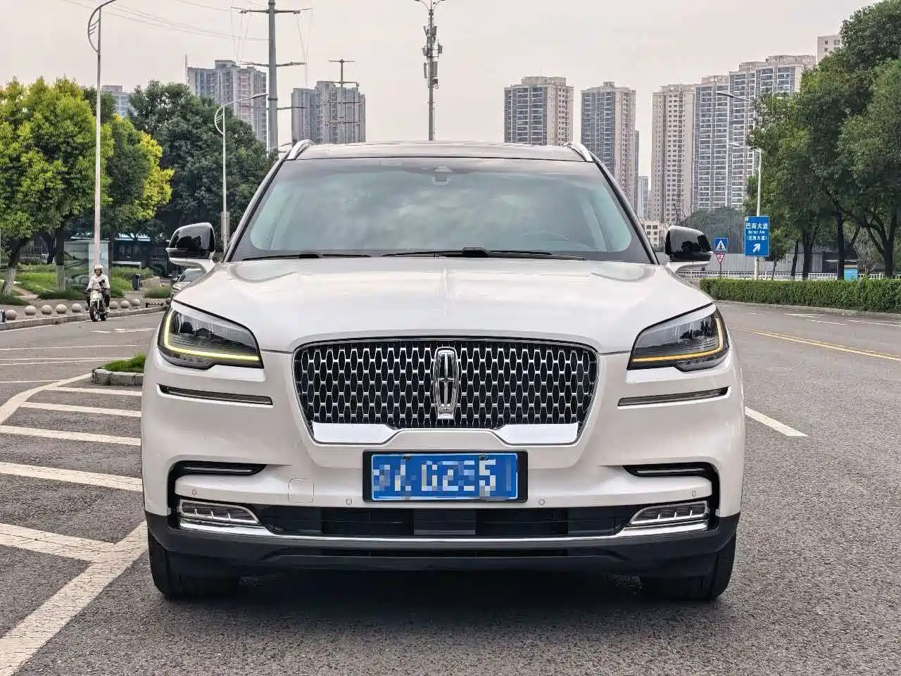 صورة 2 - Lincoln Aviator