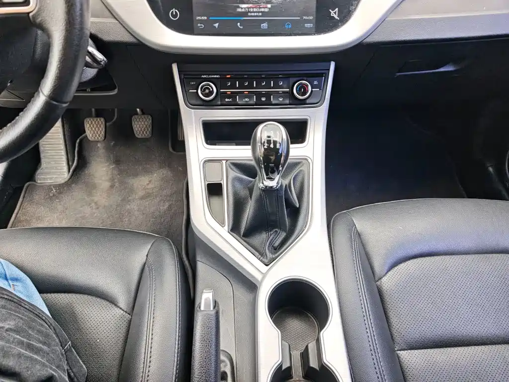 Фото 16 - Geely Vision