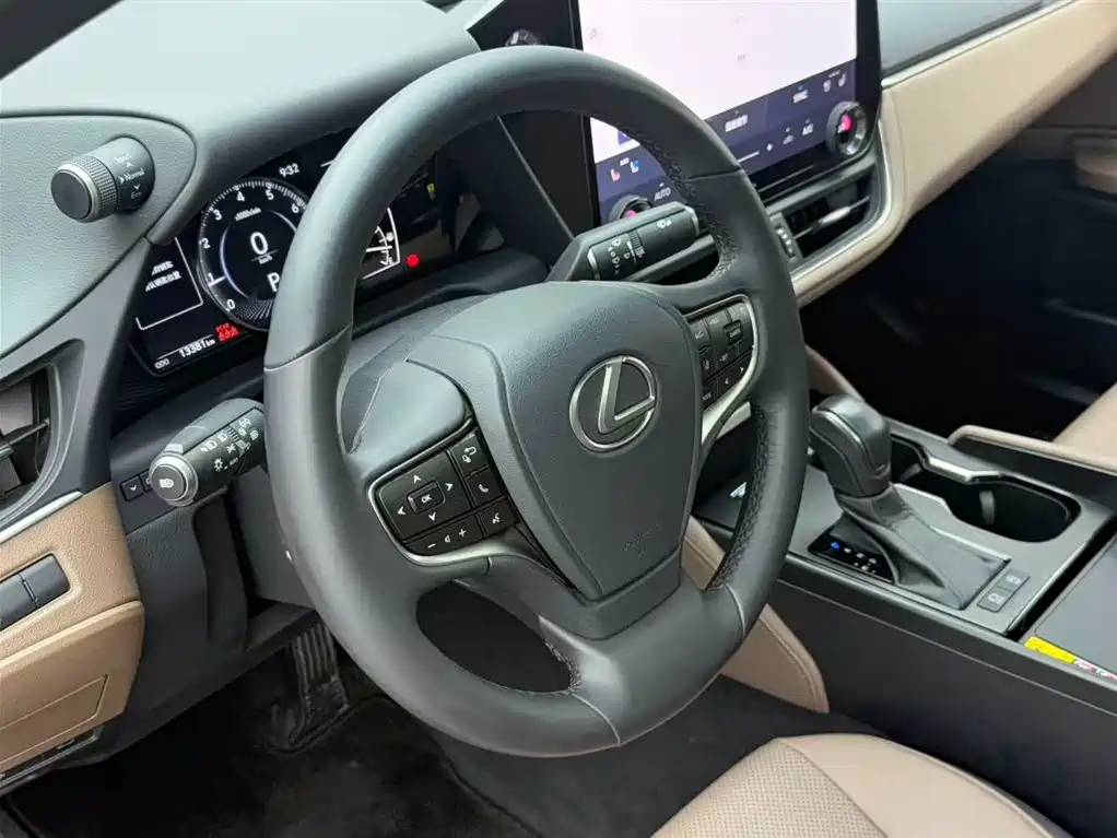 Lexus ES 2025 200 Ultimate Edition фото 10