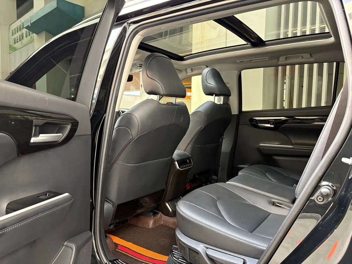 Toyota Highlander 2023 2.5L Smart Hybrid Dual Engine AWD Premium 7-Seater фото 6