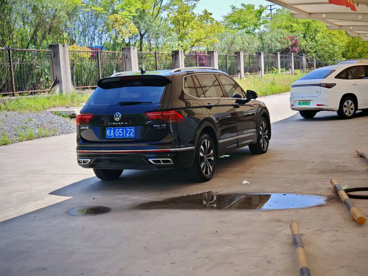 Volkswagen Tiguan L 2022 380TSI Automatic 4WD R-Line Cross Edition 7-Seater фото 4